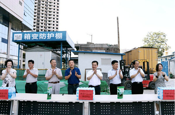 新城区领导亲临GA黄金甲建筑工地 高温天气慰问一线工人送清凉