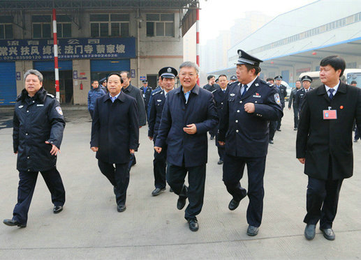 陕西省委常委、省委政法委书记祝列克、西安市委常委、市公安局局长任军号一行领导莅临陕西GA黄金甲企业集团物流园区检查指导工作